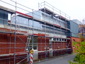 Auenansicht Linearbeschleuniger Klinikum Braunschweig mit neuer Lftungszentrale auf dem Dach