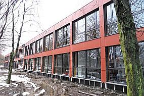 Grundschule Heidberg - Verbindungsgang und Klassentrakt Südseite
